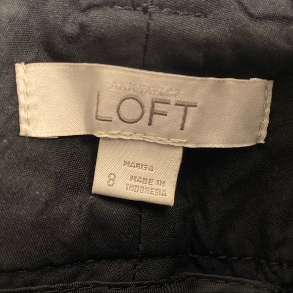 Lace w/ liner LOFT shorts - Picture 2 of 3